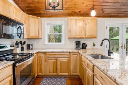 Harpers Ferry Cabin Hot Tub, Deck, Fire Pit, Wifi Экстерьер фото
