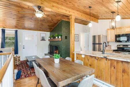 Harpers Ferry Cabin Hot Tub, Deck, Fire Pit, Wifi Экстерьер фото